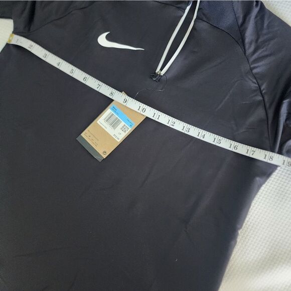 Nike Black Performance Jacket with Quarter-Zip Design - Picture 6 of 10